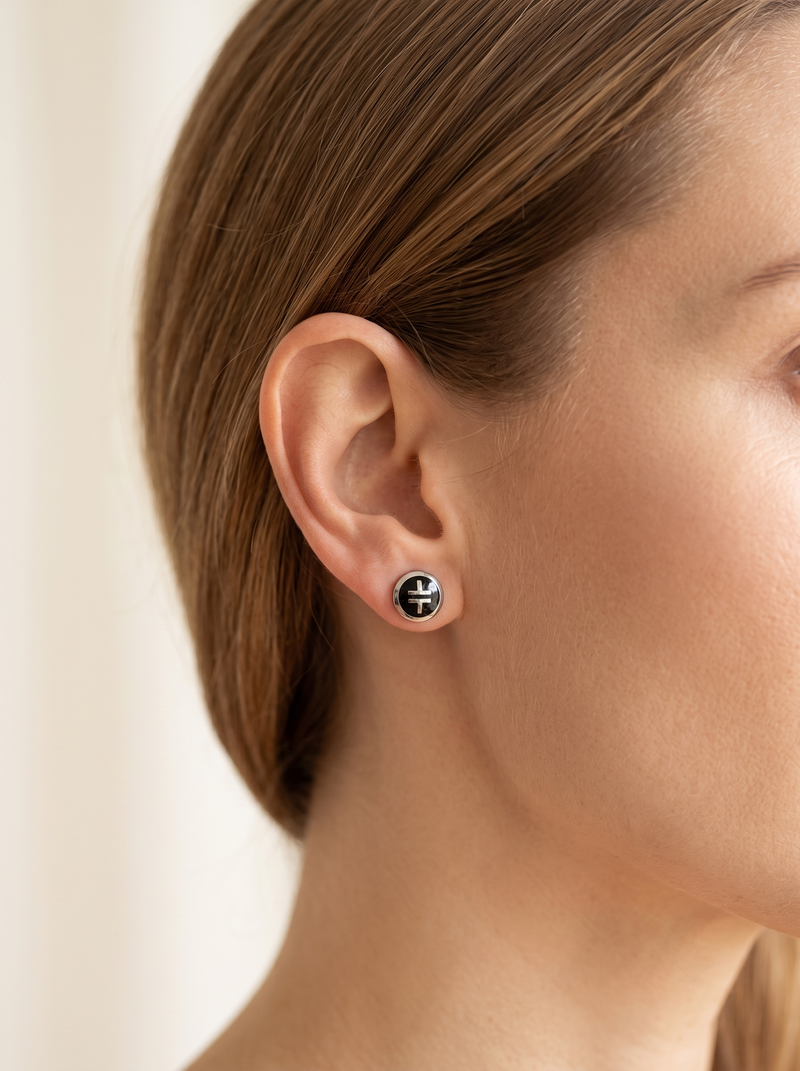 Take That TT Stainless Steel Stud Earrings – 8 mm